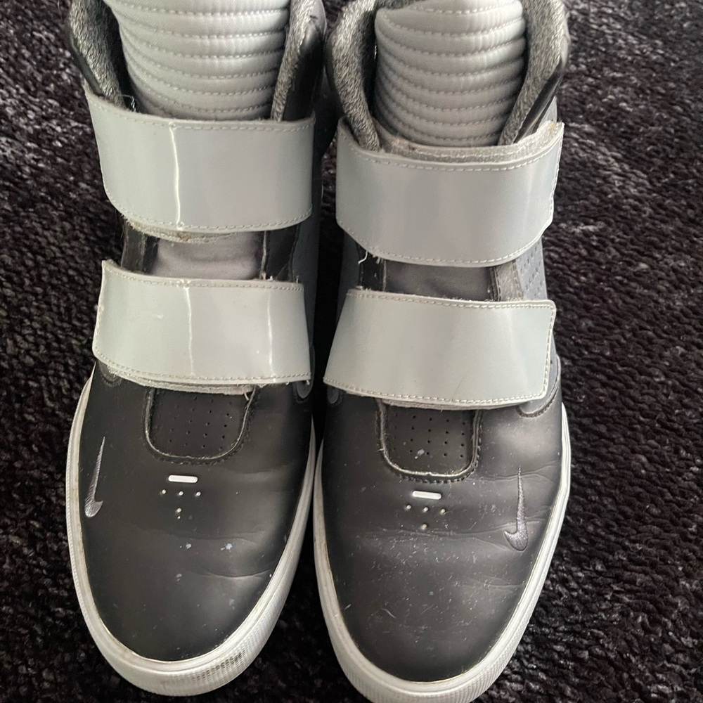 Nike Flystepper 2K3 Black and Gray Sneakers